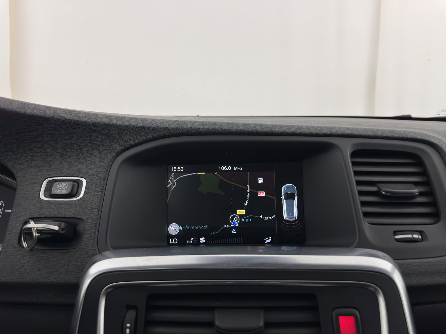 Volvo V60 2.4 D6 AWD Plug-In Hybrid Momentum Aut. *LEATHER-FABRIC | ADAPTIVE-CRUISE | BLIS | HEATED-COMFORTSEATS | NAVI-FULLMAP | ECC | PDC | 17''ALU | TOWBAR*