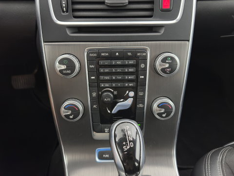 Volvo V60 2.4 D6 AWD Plug-In Hybrid Momentum Aut. *LEATHER-FABRIC | ADAPTIVE-CRUISE | BLIS | HEATED-COMFORTSEATS | NAVI-FULLMAP | ECC | PDC | 17''ALU | TOWBAR*