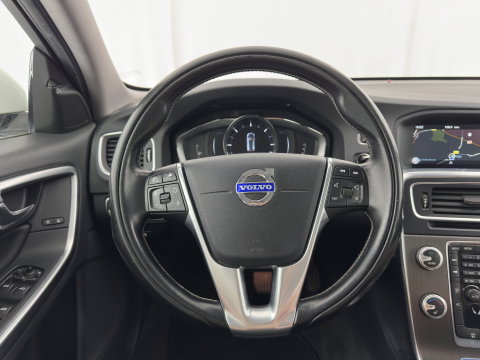 Volvo V60 2.4 D6 AWD Plug-In Hybrid Momentum Aut. *LEATHER-FABRIC | ADAPTIVE-CRUISE | BLIS | HEATED-COMFORTSEATS | NAVI-FULLMAP | ECC | PDC | 17''ALU | TOWBAR*