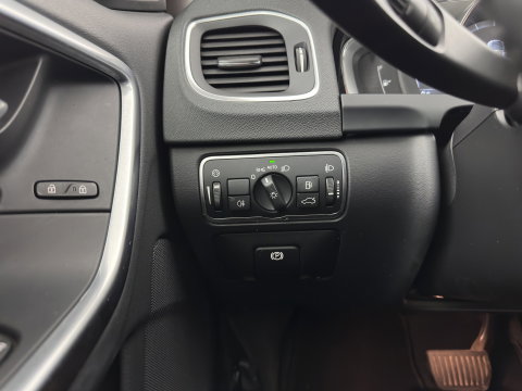 Volvo V60 2.4 D6 AWD Plug-In Hybrid Momentum Aut. *LEATHER-FABRIC | ADAPTIVE-CRUISE | BLIS | HEATED-COMFORTSEATS | NAVI-FULLMAP | ECC | PDC | 17''ALU | TOWBAR*