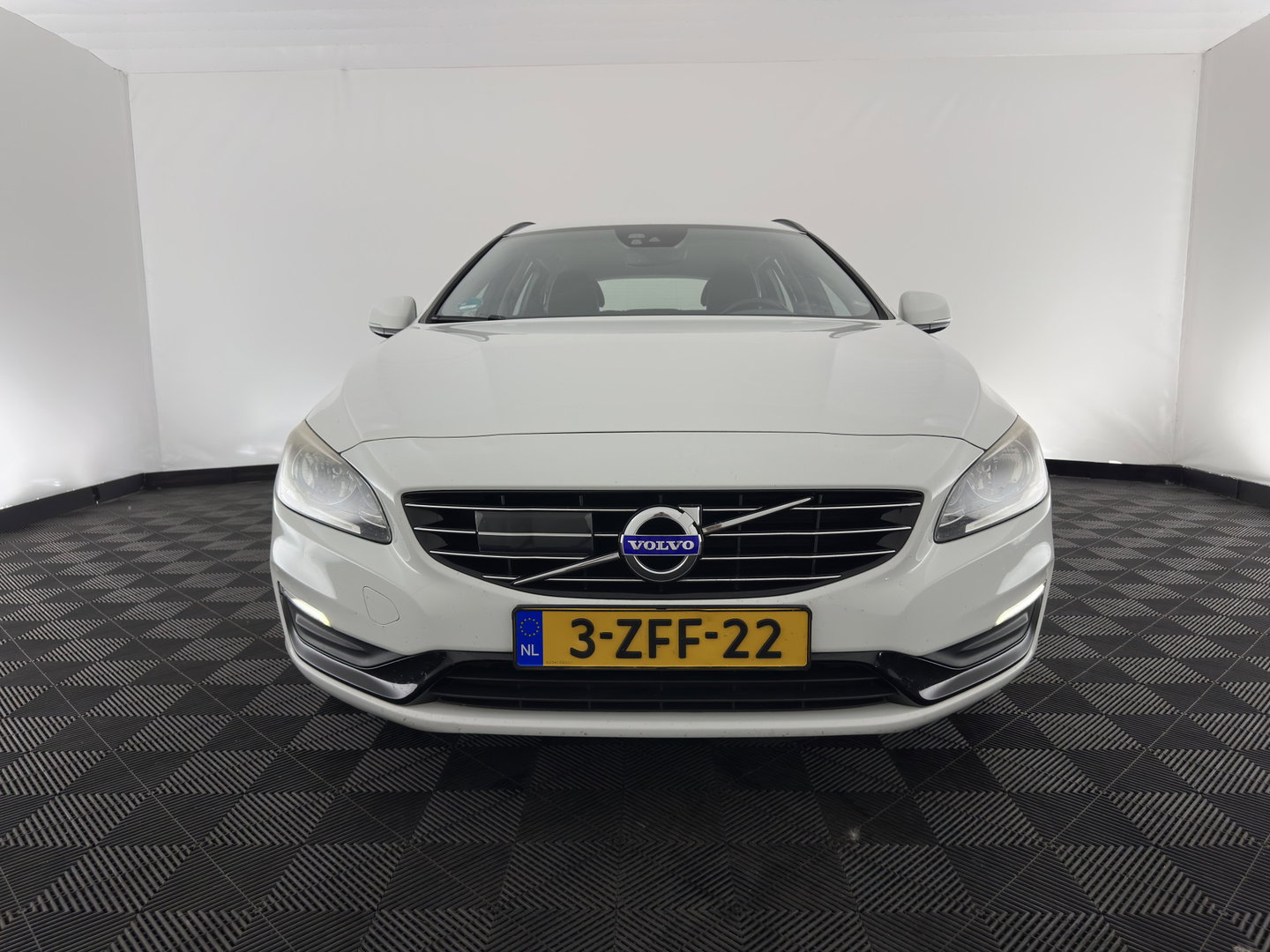 Volvo V60 2.4 D6 AWD Plug-In Hybrid Momentum Aut. *LEATHER-FABRIC | ADAPTIVE-CRUISE | BLIS | HEATED-COMFORTSEATS | NAVI-FULLMAP | ECC | PDC | 17''ALU | TOWBAR*