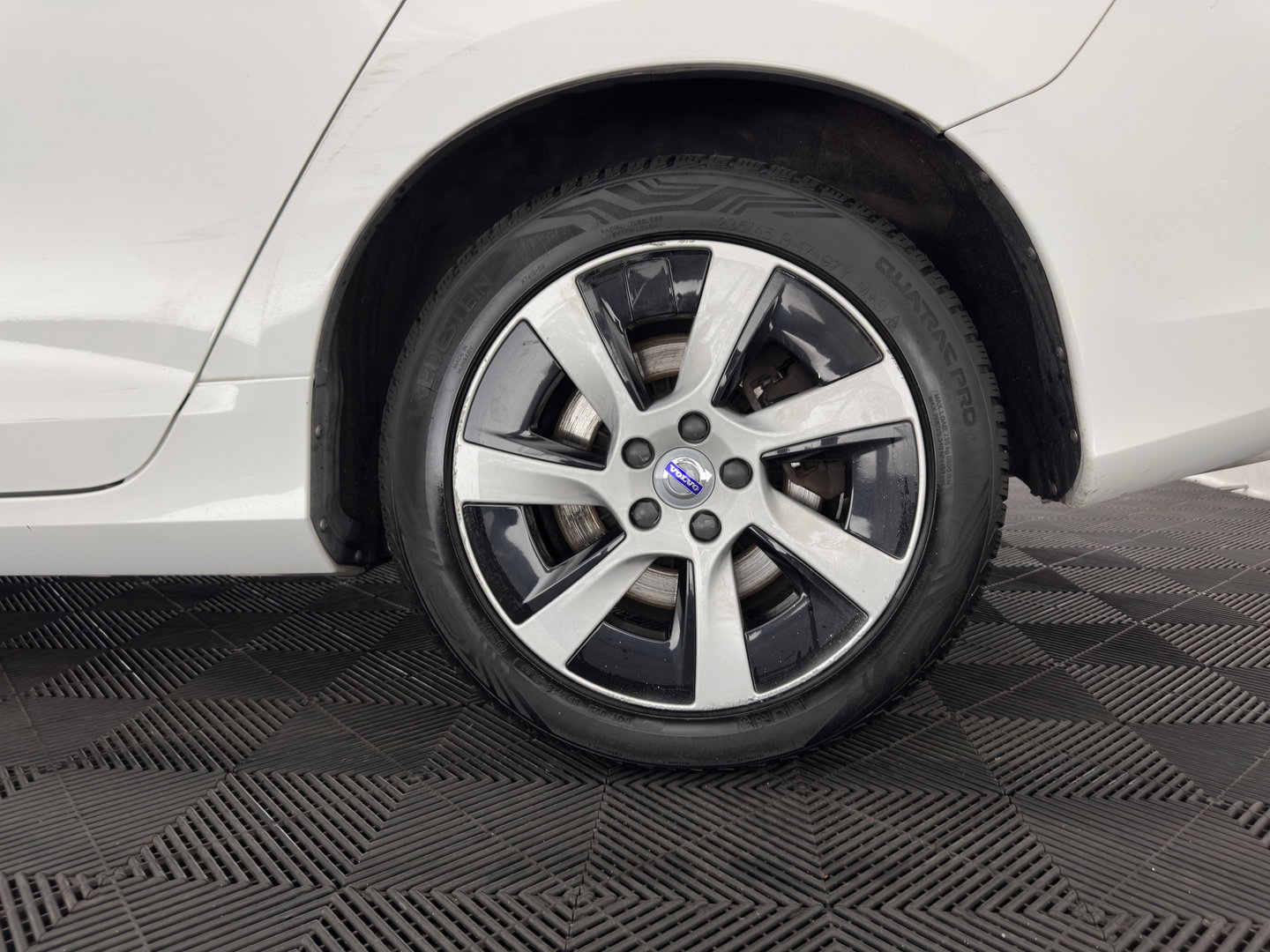 Volvo V60 2.4 D6 AWD Plug-In Hybrid Momentum Aut. *LEATHER-FABRIC | ADAPTIVE-CRUISE | BLIS | HEATED-COMFORTSEATS | NAVI-FULLMAP | ECC | PDC | 17''ALU | TOWBAR*