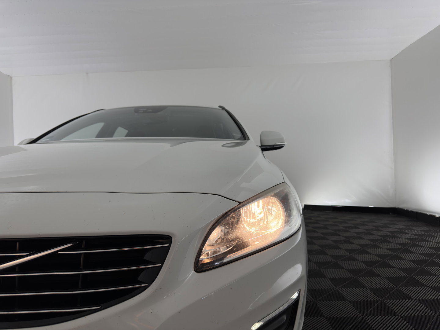 Volvo V60 2.4 D6 AWD Plug-In Hybrid Momentum Aut. *LEATHER-FABRIC | ADAPTIVE-CRUISE | BLIS | HEATED-COMFORTSEATS | NAVI-FULLMAP | ECC | PDC | 17''ALU | TOWBAR*