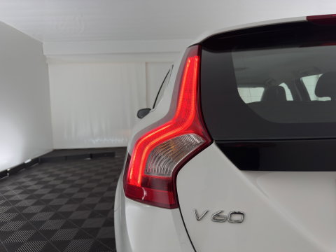 Volvo V60 2.4 D6 AWD Plug-In Hybrid Momentum Aut. *LEATHER-FABRIC | ADAPTIVE-CRUISE | BLIS | HEATED-COMFORTSEATS | NAVI-FULLMAP | ECC | PDC | 17''ALU | TOWBAR*