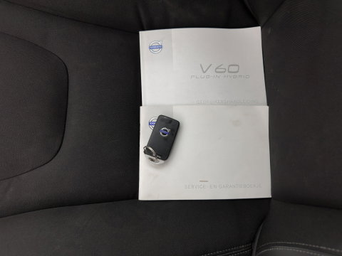 Volvo V60 2.4 D6 AWD Plug-In Hybrid Momentum Aut. *LEATHER-FABRIC | ADAPTIVE-CRUISE | BLIS | HEATED-COMFORTSEATS | NAVI-FULLMAP | ECC | PDC | 17''ALU | TOWBAR*