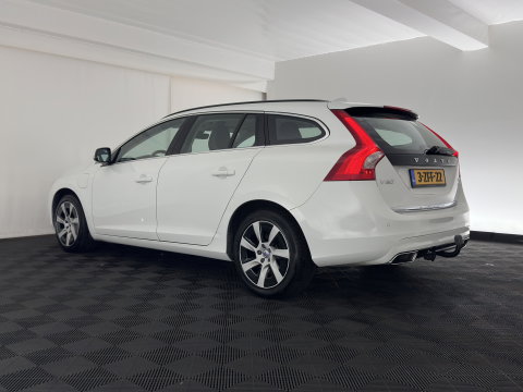 Volvo V60 2.4 D6 AWD Plug-In Hybrid Momentum Aut. *LEATHER-FABRIC | ADAPTIVE-CRUISE | BLIS | HEATED-COMFORTSEATS | NAVI-FULLMAP | ECC | PDC | 17''ALU | TOWBAR*