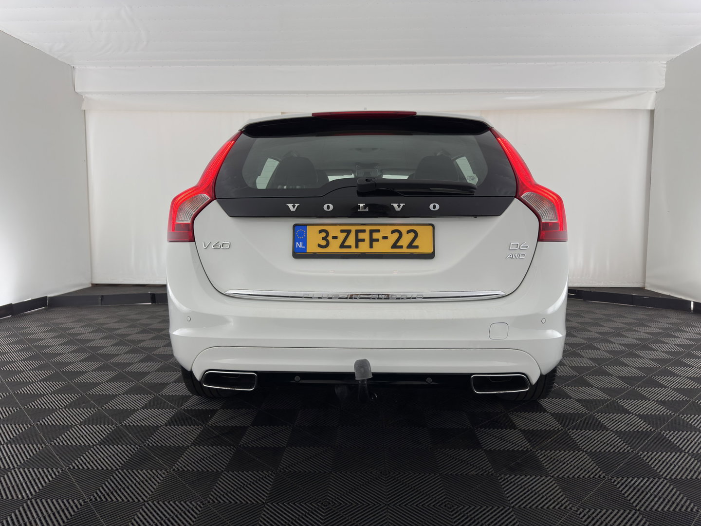 Volvo V60 2.4 D6 AWD Plug-In Hybrid Momentum Aut. *LEATHER-FABRIC | ADAPTIVE-CRUISE | BLIS | HEATED-COMFORTSEATS | NAVI-FULLMAP | ECC | PDC | 17''ALU | TOWBAR*