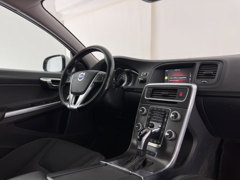 Volvo V60 2.4 D6 AWD Plug-In Hybrid Momentum Aut. *LEATHER-FABRIC | ADAPTIVE-CRUISE | BLIS | HEATED-COMFORTSEATS | NAVI-FULLMAP | ECC | PDC | 17''ALU | TOWBAR*