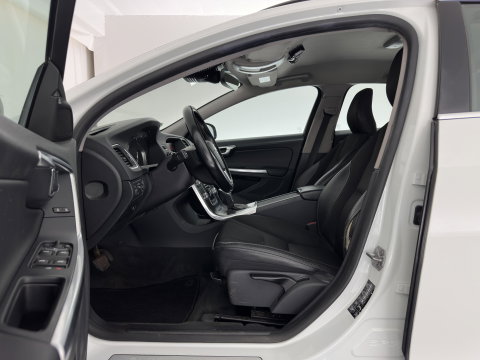 Volvo V60 2.4 D6 AWD Plug-In Hybrid Momentum Aut. *LEATHER-FABRIC | ADAPTIVE-CRUISE | BLIS | HEATED-COMFORTSEATS | NAVI-FULLMAP | ECC | PDC | 17''ALU | TOWBAR*