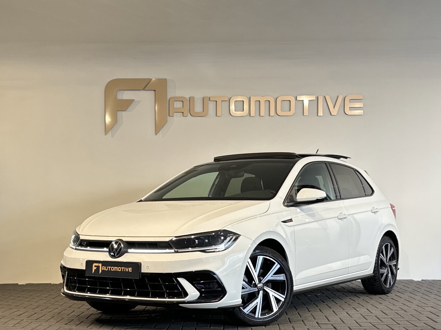 Volkswagen Polo 1.0 TSI R-Line Pano|Camera|IQ|Stoelverwarming|Front Assist