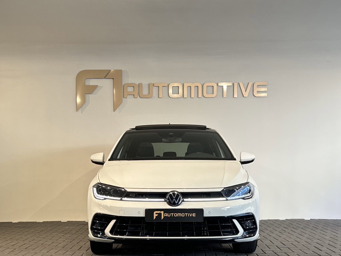 Volkswagen Polo 1.0 TSI R-Line Pano|Camera|IQ|Stoelverwarming|Front Assist