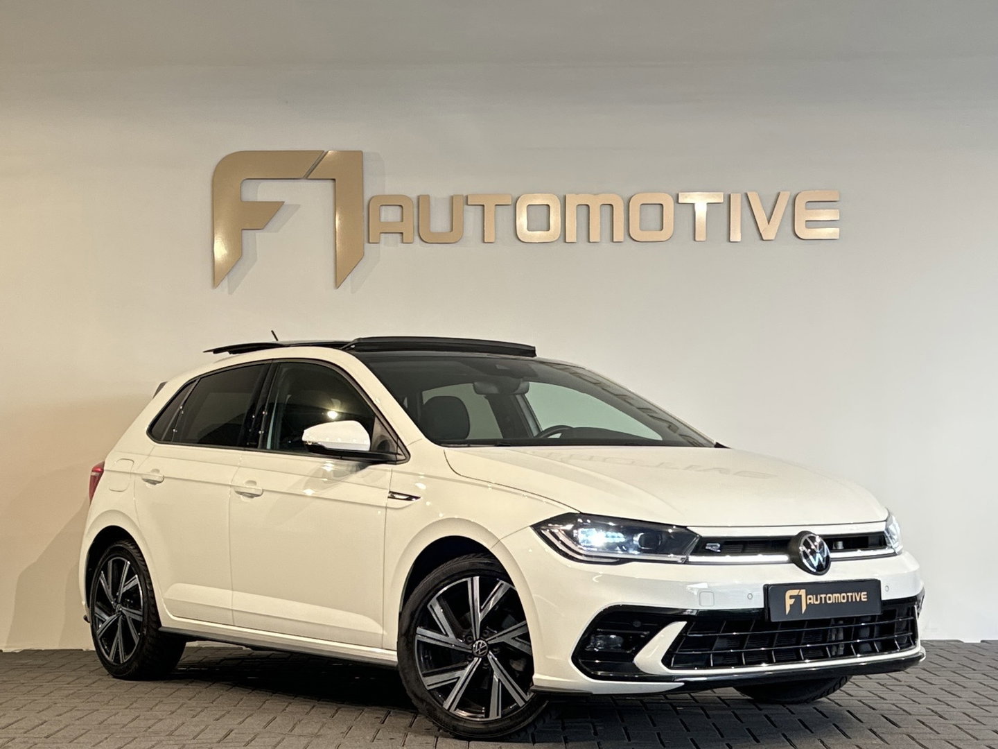 Volkswagen Polo 1.0 TSI R-Line Pano|Camera|IQ|Stoelverwarming|Front Assist