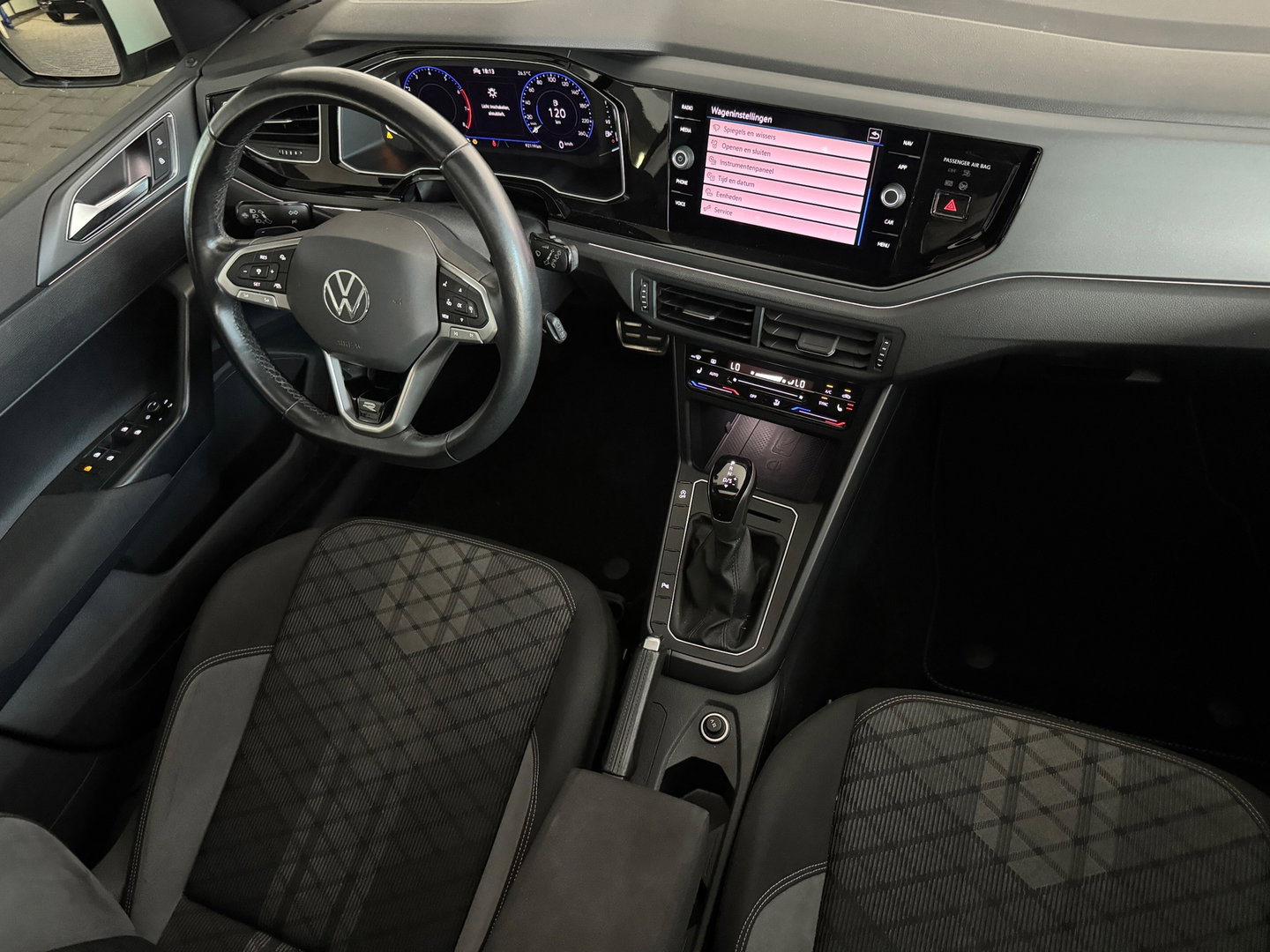 Volkswagen Polo 1.0 TSI R-Line Pano|Camera|IQ|Stoelverwarming|Front Assist