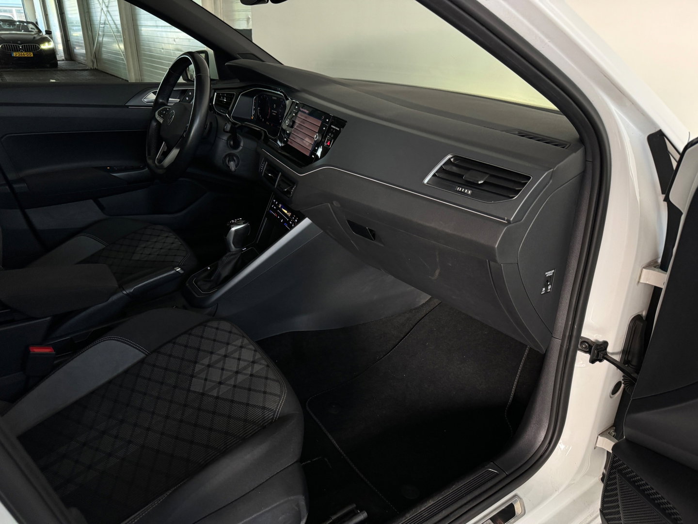 Volkswagen Polo 1.0 TSI R-Line Pano|Camera|IQ|Stoelverwarming|Front Assist