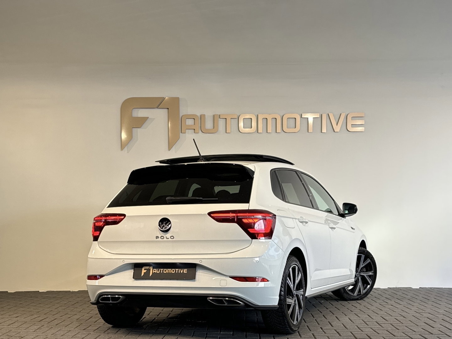 Volkswagen Polo 1.0 TSI R-Line Pano|Camera|IQ|Stoelverwarming|Front Assist