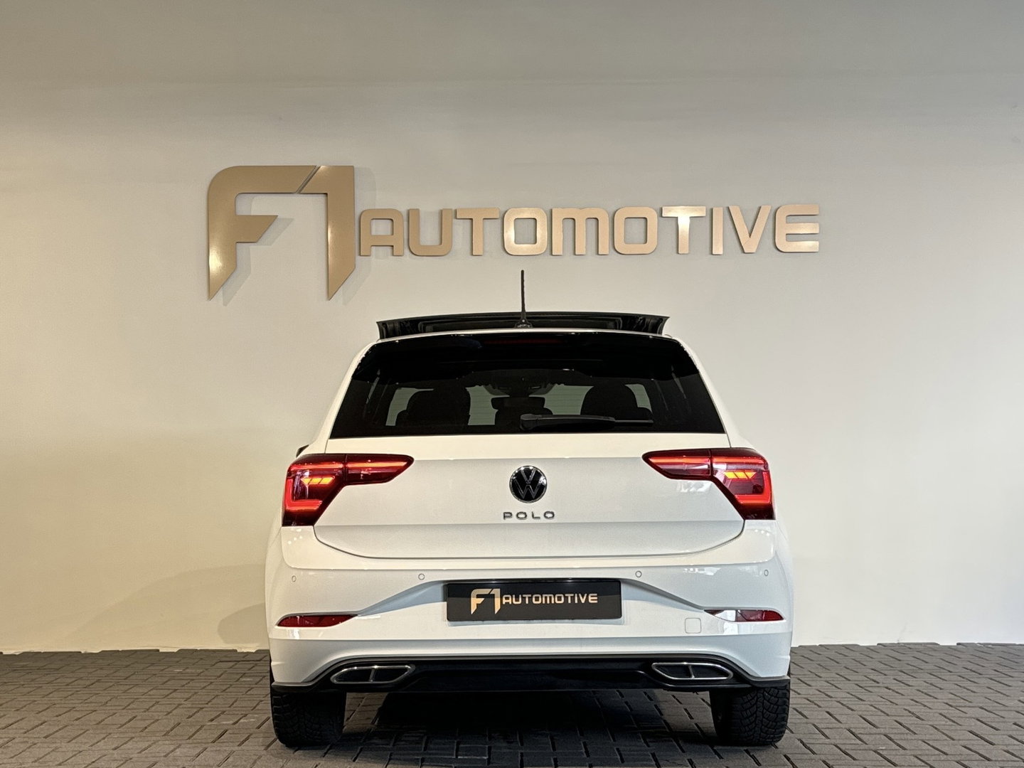 Volkswagen Polo 1.0 TSI R-Line Pano|Camera|IQ|Stoelverwarming|Front Assist
