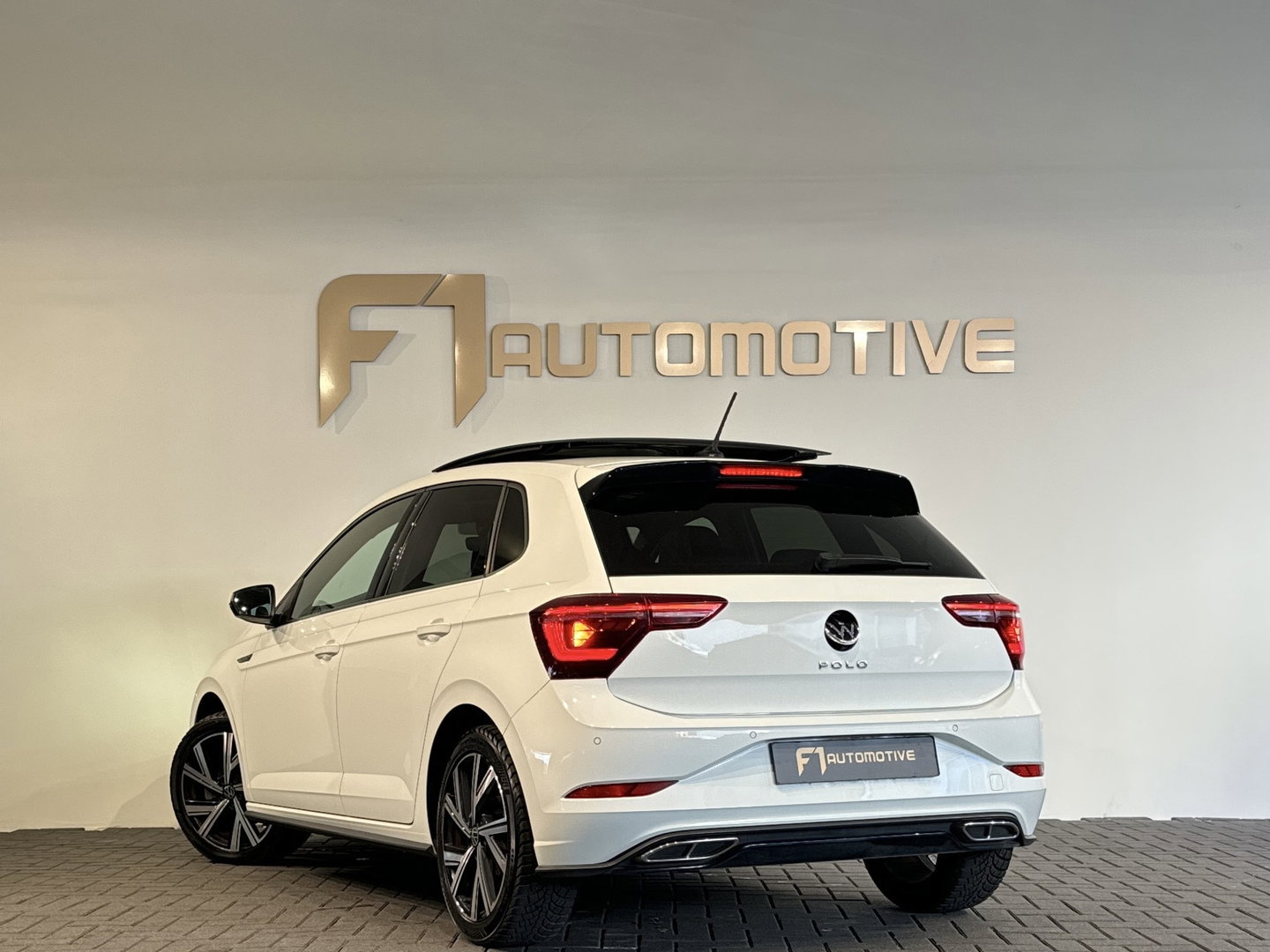 Volkswagen Polo 1.0 TSI R-Line Pano|Camera|IQ|Stoelverwarming|Front Assist
