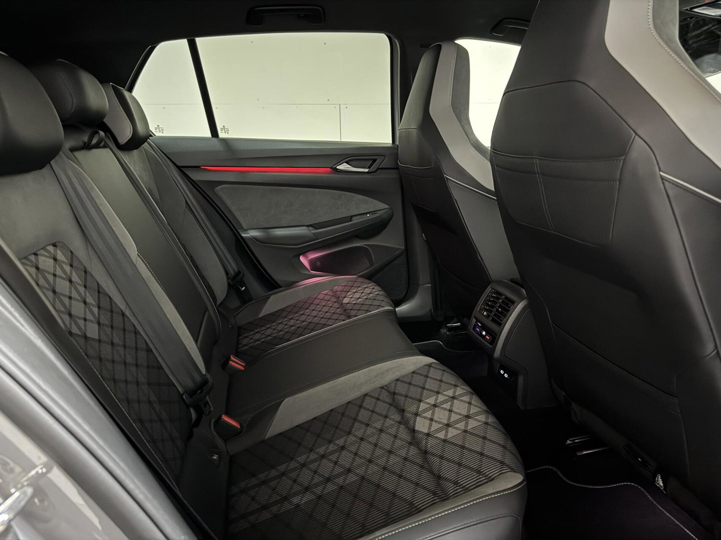 Volkswagen Golf 1.5 eTSI R-Line Sfeer Virtual CarPlay Camera Stoelver.