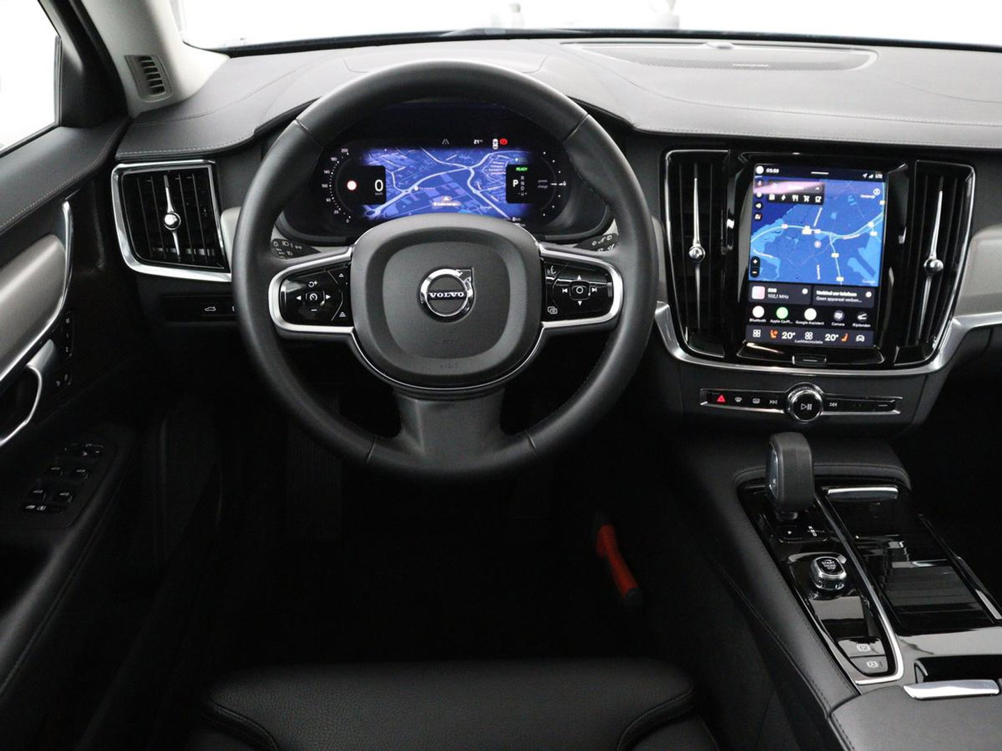 Volvo V90 2.0 T8 Plug-in hybrid AWD Plus Bright | SOH 97,1 | Panoramadak | Leder | Memory | Harman/Kardon | Stuur/stoel verwarming | Achterbank verwarming | Carplay | Cruise control | 360 Camera | Park assist | Trekhaak