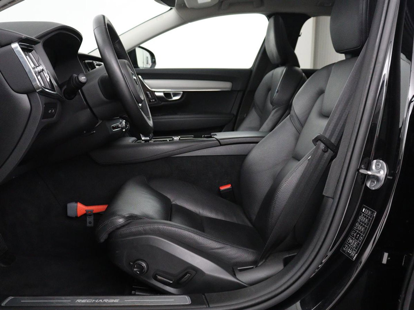 Volvo V90 2.0 T8 Plug-in hybrid AWD Plus Bright | SOH 97,1 | Panoramadak | Leder | Memory | Harman/Kardon | Stuur/stoel verwarming | Achterbank verwarming | Carplay | Cruise control | 360 Camera | Park assist | Trekhaak