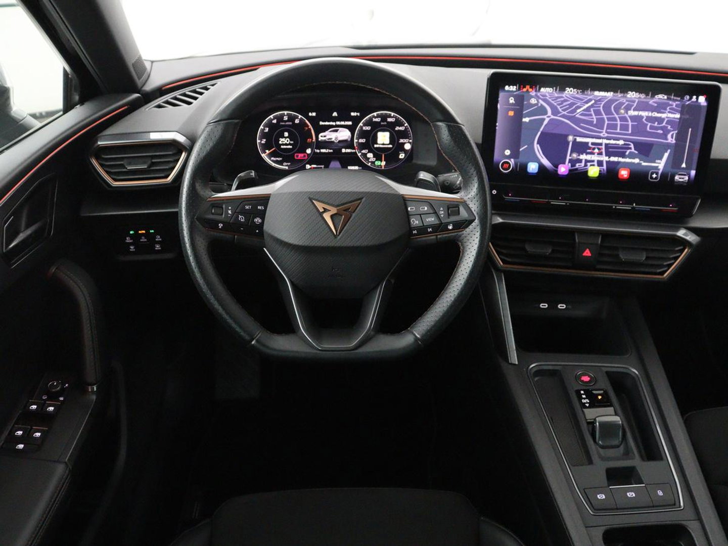 CUPRA Leon 1.5 eTSI Business Edition | Half leder | Stuur/stoel verwarming | Adaptive cruise | Lane assist | Carplay | Sfeerverlichting | Virtueel dashboard | Park assist | Climate control