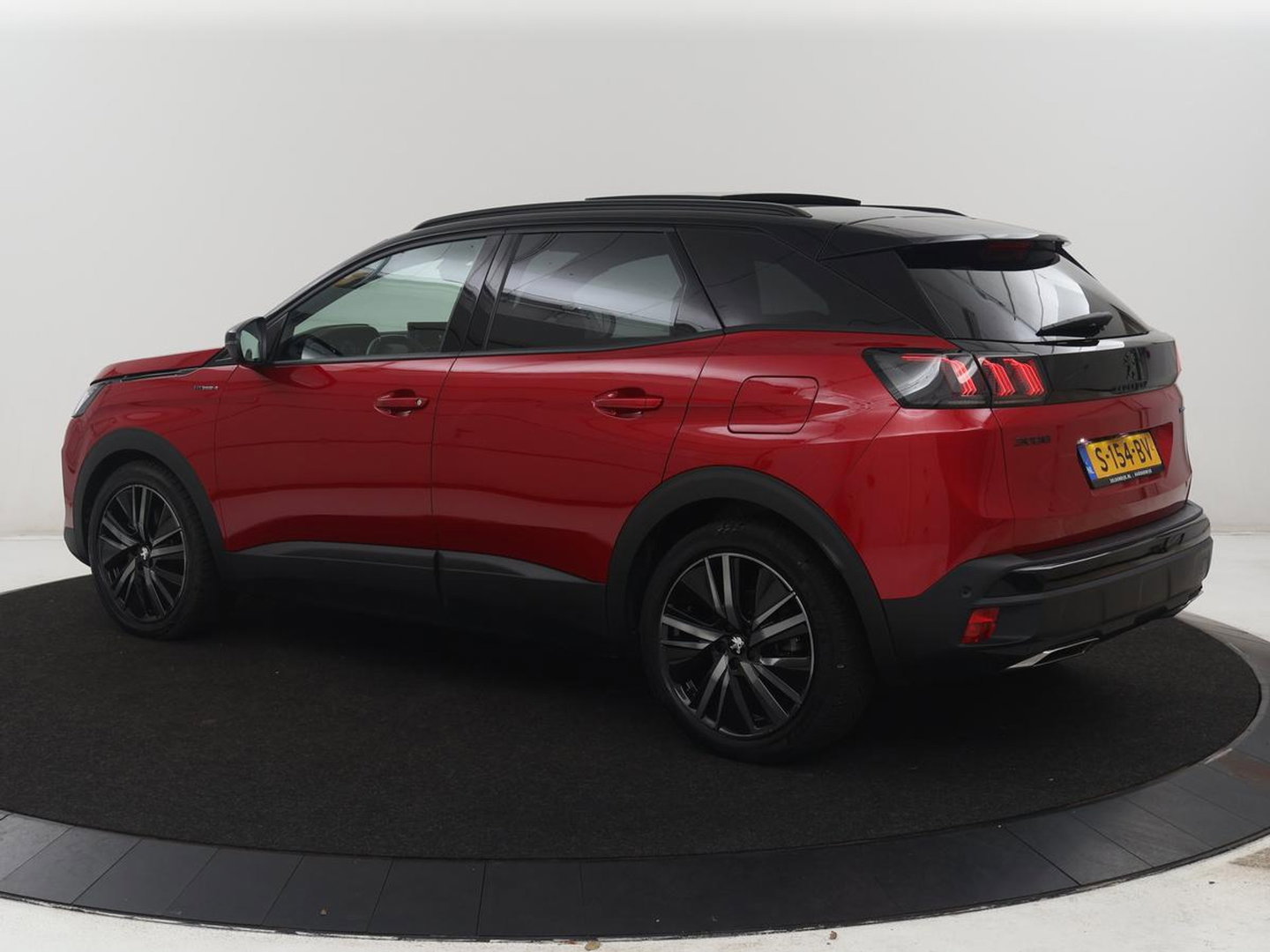 Peugeot 3008 1.6 HYbrid4 300 GT Pack Business | SOH 94,8% | Panoramadak | Leder/alcantara | Stoelverwarming | Adaptive cruise | Lane assist | Sfeerverlichting | Carplay | Focal sound | Camera | Park assist | Elektrische achterklep