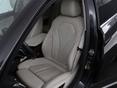 BMW 5 Serie 530e iPerformance High Executive | Leder | Elektrische stoelen | Stoelverwarming | Sfeerverlichting | Adaptive cruise | Carplay | Climate control | Camera | Park assist | PHEV