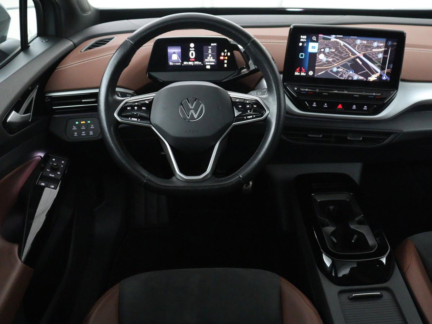 Volkswagen ID.4 Family 77 kWh | SOH 91,3% | Panoramadak | Leder/alcantara | Stuur/stoel verwarming | Sfeerverlichting | Carplay | Adaptive cruise | Camera | Park assist | Trekhaak