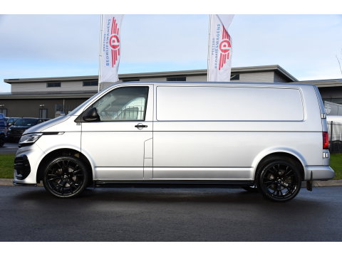 Volkswagen Transporter 2.0 TDI L2H1 ABT Edition Carplay, Sensoren, Cruise, LED, 150pk, Automaat, Multimedia, Uniek!