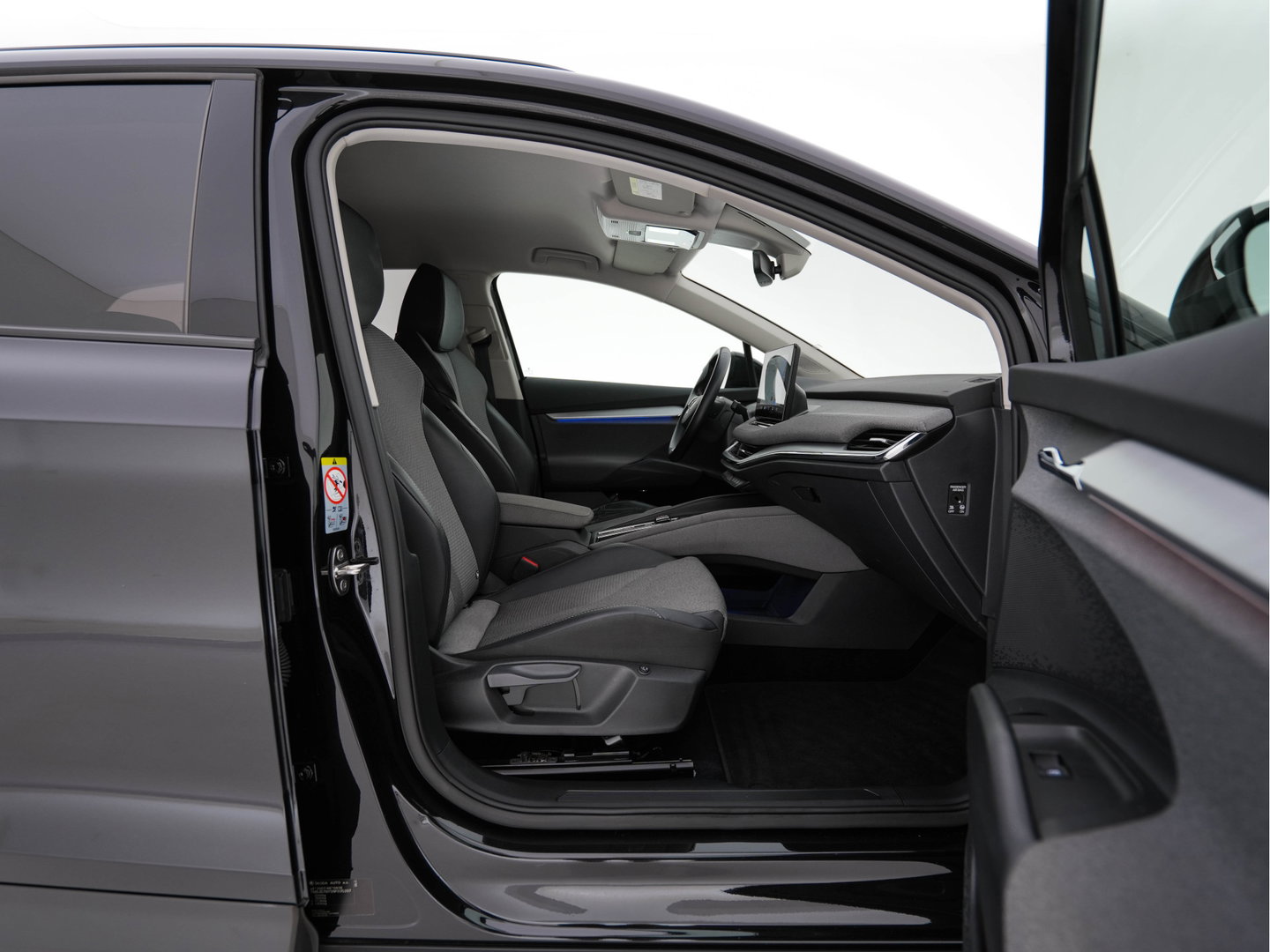 Škoda Enyaq iV 60 [ 3-Fase-11kW ] {SoH-88%} (INCL-BTW) *LEATHER-FABRIC | FULL-LED | DIGI-COCKPIT | CAMERA | KEYLESS | NAVI-FULLMAP | AMBIENTLIGHT | ECC | HEATED-COMFORTSEATS | PRIVACY-GLASS | DAB+ | PDC | CRUISE | 19"ALU*