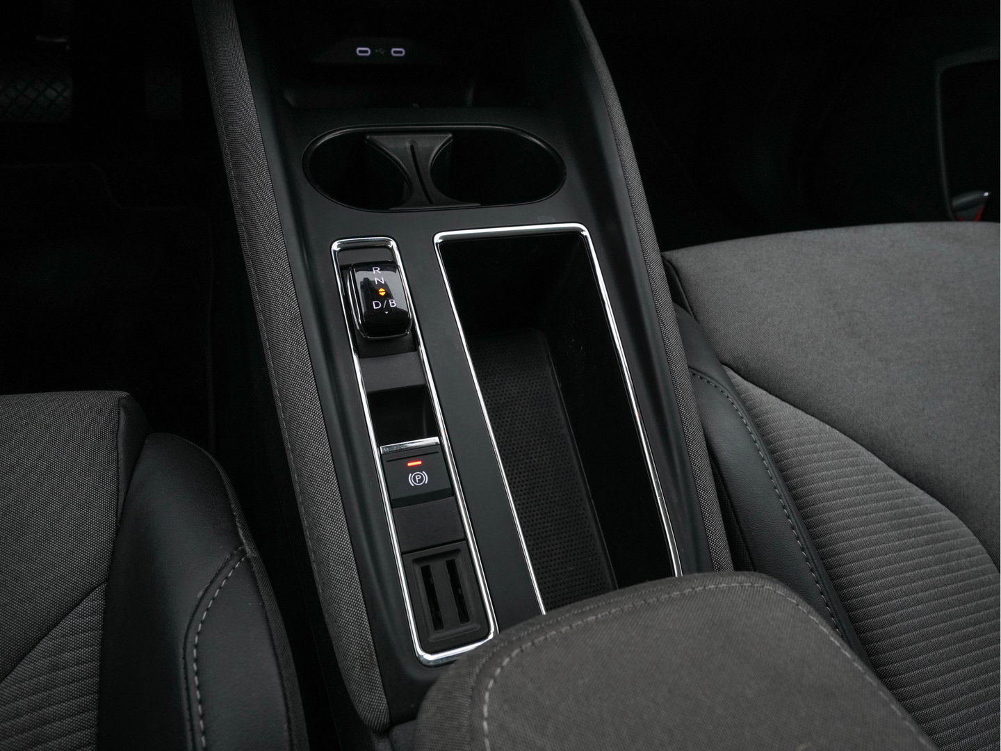 Škoda Enyaq iV 60 [ 3-Fase-11kW ] {SoH-88%} (INCL-BTW) *LEATHER-FABRIC | FULL-LED | DIGI-COCKPIT | CAMERA | KEYLESS | NAVI-FULLMAP | AMBIENTLIGHT | ECC | HEATED-COMFORTSEATS | PRIVACY-GLASS | DAB+ | PDC | CRUISE | 19"ALU*