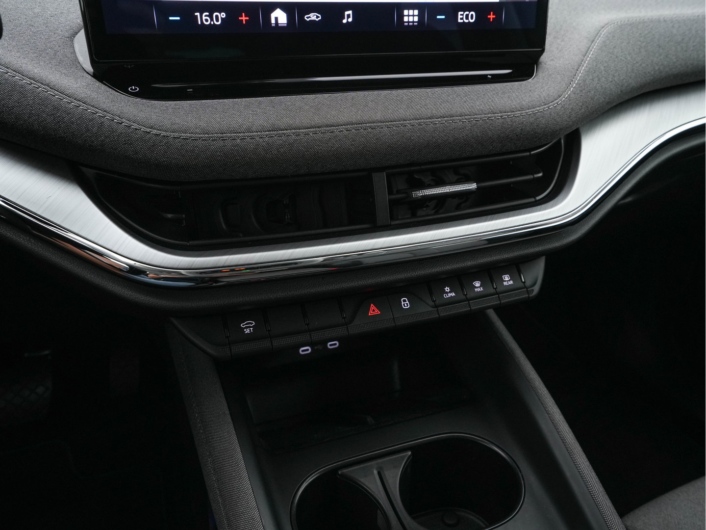 Škoda Enyaq iV 60 [ 3-Fase-11kW ] {SoH-88%} (INCL-BTW) *LEATHER-FABRIC | FULL-LED | DIGI-COCKPIT | CAMERA | KEYLESS | NAVI-FULLMAP | AMBIENTLIGHT | ECC | HEATED-COMFORTSEATS | PRIVACY-GLASS | DAB+ | PDC | CRUISE | 19"ALU*