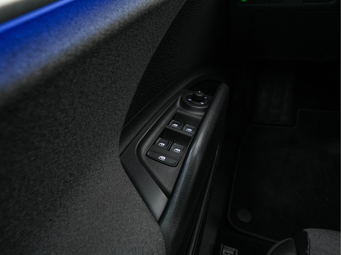 Škoda Enyaq iV 60 [ 3-Fase-11kW ] {SoH-88%} (INCL-BTW) *LEATHER-FABRIC | FULL-LED | DIGI-COCKPIT | CAMERA | KEYLESS | NAVI-FULLMAP | AMBIENTLIGHT | ECC | HEATED-COMFORTSEATS | PRIVACY-GLASS | DAB+ | PDC | CRUISE | 19"ALU*