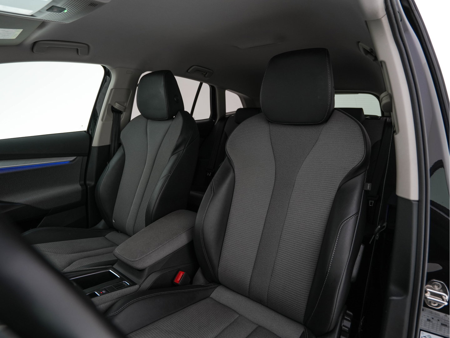 Škoda Enyaq iV 60 [ 3-Fase-11kW ] {SoH-88%} (INCL-BTW) *LEATHER-FABRIC | FULL-LED | DIGI-COCKPIT | CAMERA | KEYLESS | NAVI-FULLMAP | AMBIENTLIGHT | ECC | HEATED-COMFORTSEATS | PRIVACY-GLASS | DAB+ | PDC | CRUISE | 19"ALU*