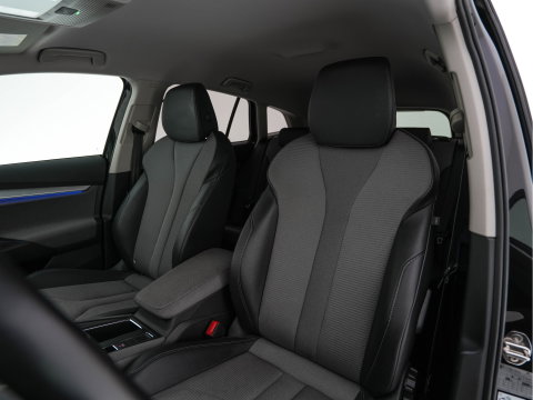 Škoda Enyaq iV 60 [ 3-Fase-11kW ] {SoH-88%} (INCL-BTW) *LEATHER-FABRIC | FULL-LED | DIGI-COCKPIT | CAMERA | KEYLESS | NAVI-FULLMAP | AMBIENTLIGHT | ECC | HEATED-COMFORTSEATS | PRIVACY-GLASS | DAB+ | PDC | CRUISE | 19"ALU*