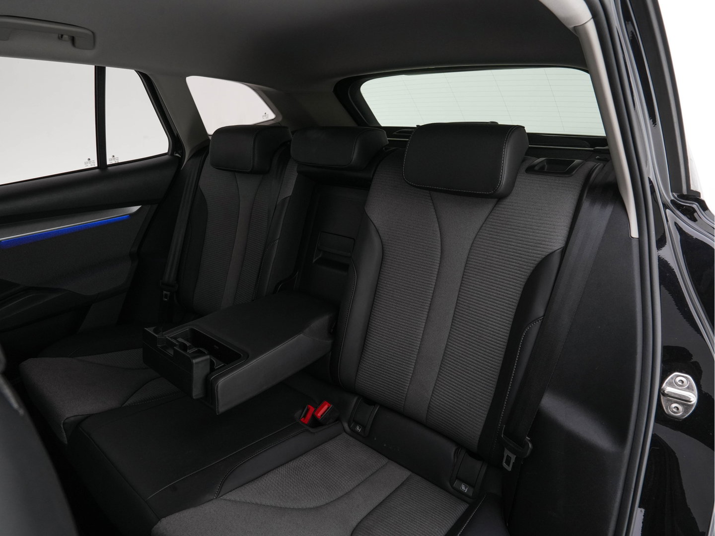 Škoda Enyaq iV 60 [ 3-Fase-11kW ] {SoH-88%} (INCL-BTW) *LEATHER-FABRIC | FULL-LED | DIGI-COCKPIT | CAMERA | KEYLESS | NAVI-FULLMAP | AMBIENTLIGHT | ECC | HEATED-COMFORTSEATS | PRIVACY-GLASS | DAB+ | PDC | CRUISE | 19"ALU*