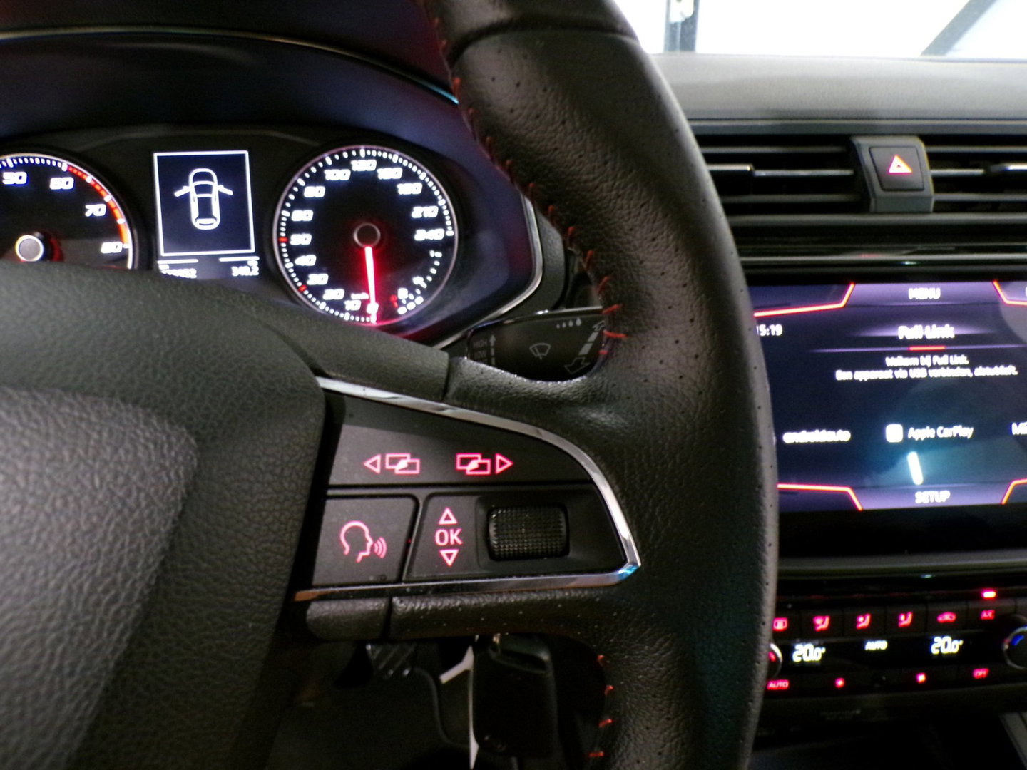 SEAT Ibiza 1.0 TSI FR Business Intense Apple-Carplay Full-LED Panoramadak Parkeersensoren 18"Velgen Beats-audio Drive-mode