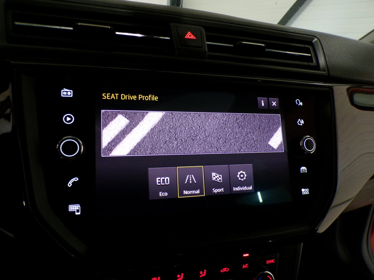 SEAT Ibiza 1.0 TSI FR Business Intense Apple-Carplay Full-LED Panoramadak Parkeersensoren 18"Velgen Beats-audio Drive-mode