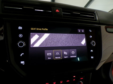 SEAT Ibiza 1.0 TSI FR Business Intense Apple-Carplay Full-LED Panoramadak Parkeersensoren 18"Velgen Beats-audio Drive-mode