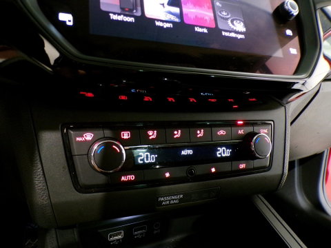 SEAT Ibiza 1.0 TSI FR Business Intense Apple-Carplay Full-LED Panoramadak Parkeersensoren 18"Velgen Beats-audio Drive-mode