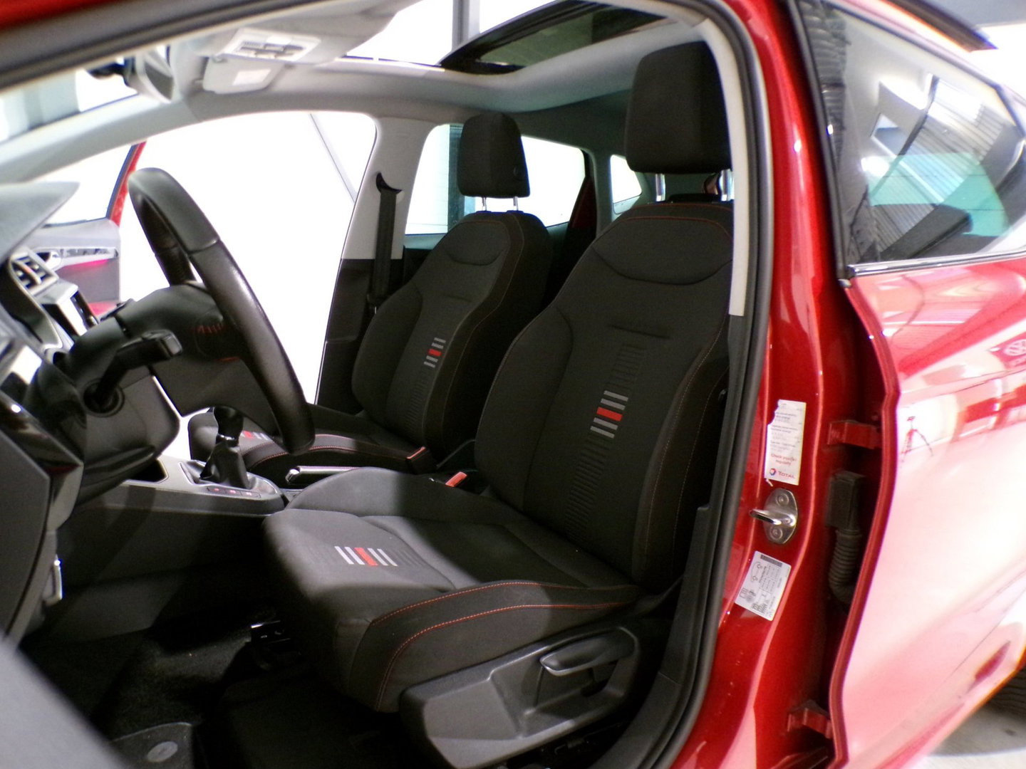 SEAT Ibiza 1.0 TSI FR Business Intense Apple-Carplay Full-LED Panoramadak Parkeersensoren 18"Velgen Beats-audio Drive-mode