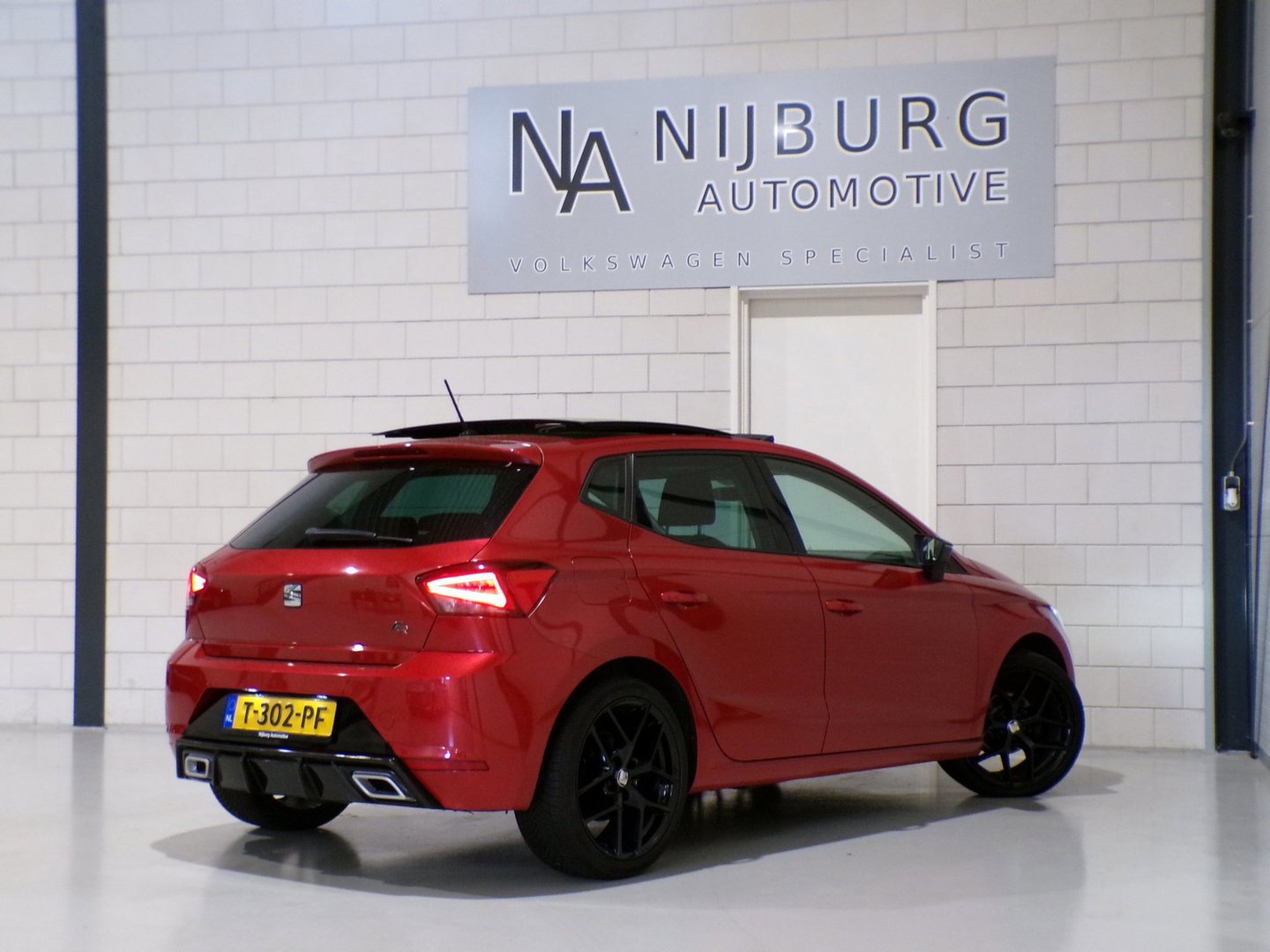 SEAT Ibiza 1.0 TSI FR Business Intense Apple-Carplay Full-LED Panoramadak Parkeersensoren 18"Velgen Beats-audio Drive-mode