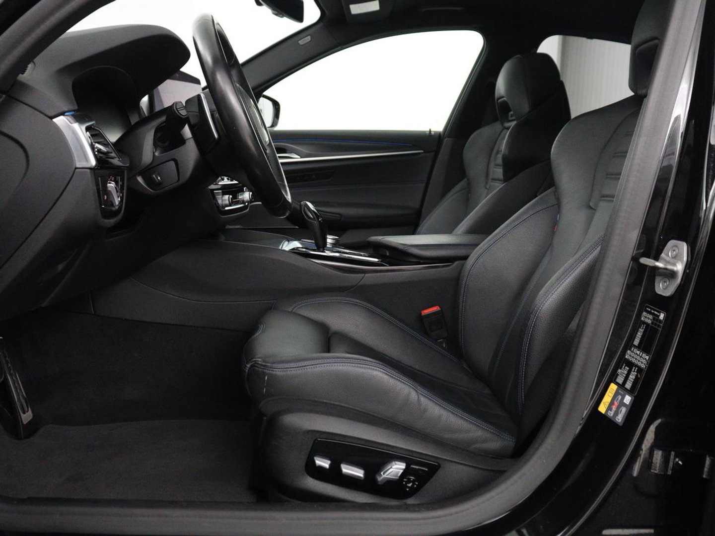 BMW 5 Serie 530e xDrive High Executive | SOH 89,6% | Panoramadak | Leder | Memory | Stoelverwarming | Harman/Kardon | Carplay | Sfeerverlichting | Cruise control | PHEV