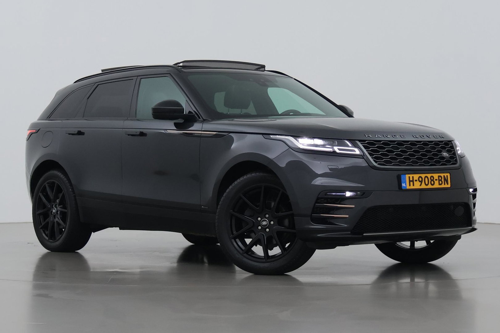 Land Rover Range Rover Velar P250 Turbo AWD R-Dynamic HSE | Panoramadak | ACC | Meridian Surround | Stoelventilatie