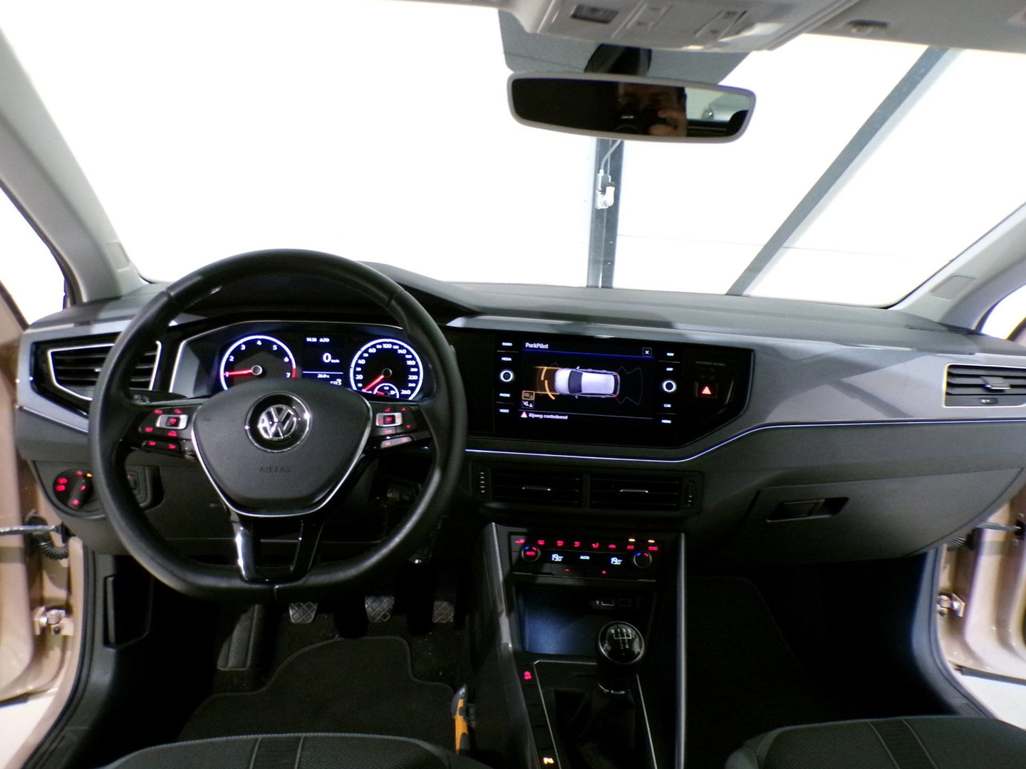 Volkswagen Polo 1.0 TSI Highline "Origineel NL!" Apple-Carplay Parkeersensoren 17"Velgen Adaptive-cruise Sfeerverlichting Garantie