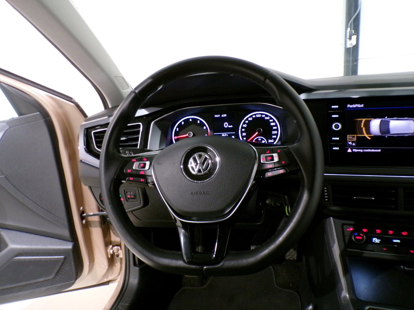 Volkswagen Polo 1.0 TSI Highline "Origineel NL!" Apple-Carplay Parkeersensoren 17"Velgen Adaptive-cruise Sfeerverlichting Garantie