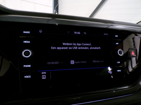 Volkswagen Polo 1.0 TSI Highline "Origineel NL!" Apple-Carplay Parkeersensoren 17"Velgen Adaptive-cruise Sfeerverlichting Garantie