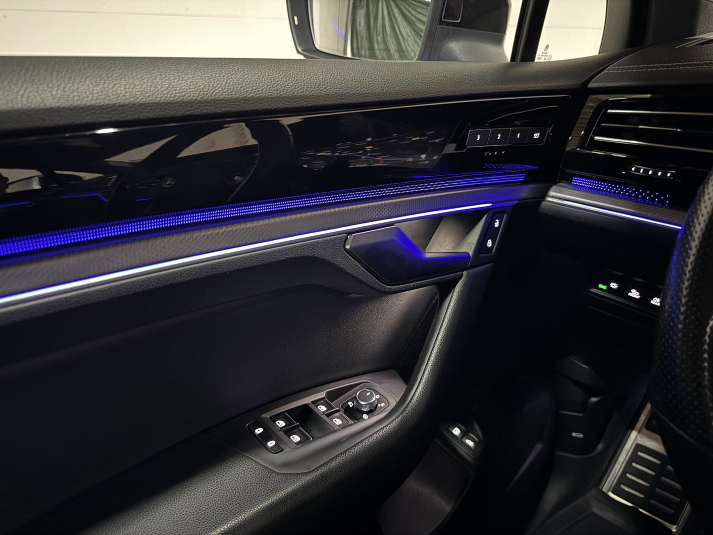 Volkswagen Touareg 3.0 TSi eHybrid 4MOTION R-Line Pano Lapiz Blue