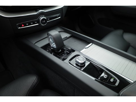 Volvo XC60 2.0 T6 Plug-in hybrid AWD Plus Dark | RIJKLAAR!! |  SOH 98% | Pano | Leder | Trekhaak | Adapt. Cruise | Stoel- Stuurverw. | 360cam | Memory | Harman Kardon
