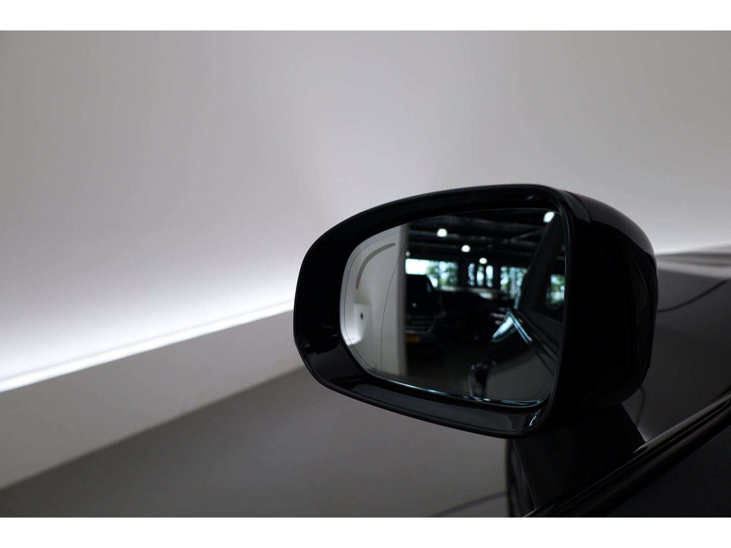Volvo XC60 2.0 T6 Plug-in hybrid AWD Plus Dark | RIJKLAAR!! |  SOH 98% | Pano | Leder | Trekhaak | Adapt. Cruise | Stoel- Stuurverw. | 360cam | Memory | Harman Kardon